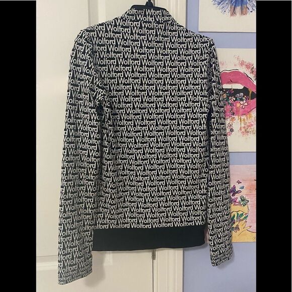 Wolford Black and White Logo Short Sleeve Top
NWT/NEW - Picture 2 of 9